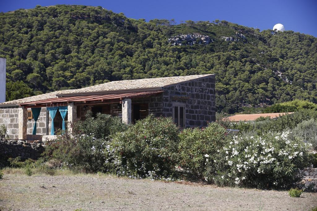 Case Vacanze La Cernia Bruna Isola di Ustica Exterior foto
